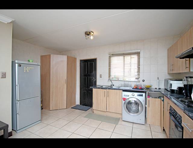 2 BEDROOM TOWNHOUSE FOR SALE IN NORTH RIDING